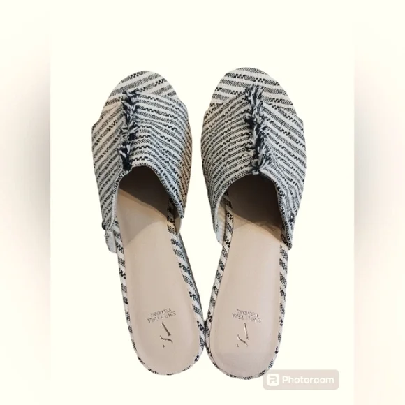 Black & White Striped Wedges Fringe Detail Size 9 Vera Wang - Picture 6 of 15